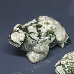 Moss Agate Crystal Frog (Darker)